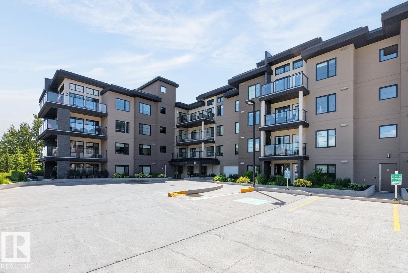 #207 5025 EDGEMONT BV NW — photo 5