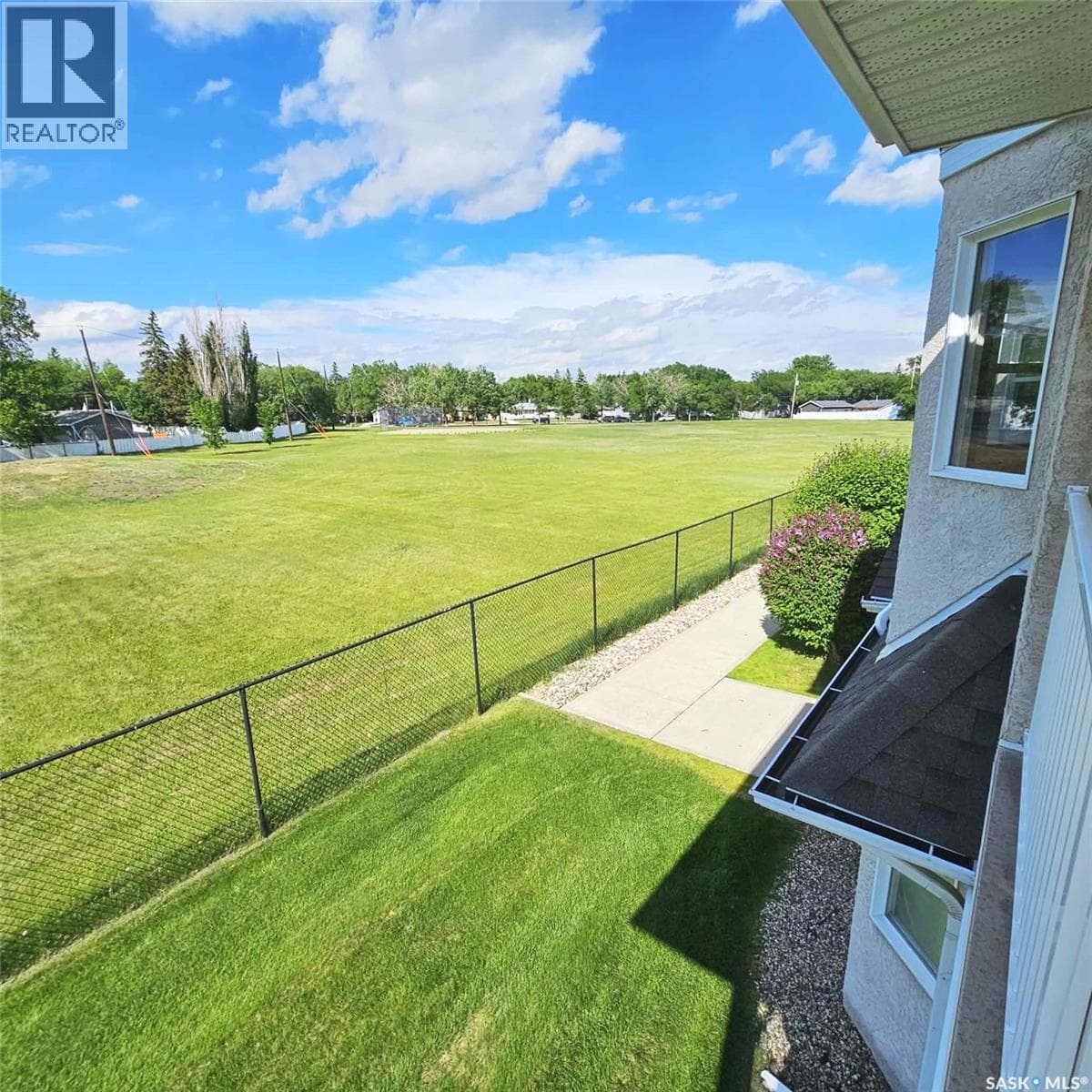 1075 Birchwood PLACE — photo 2