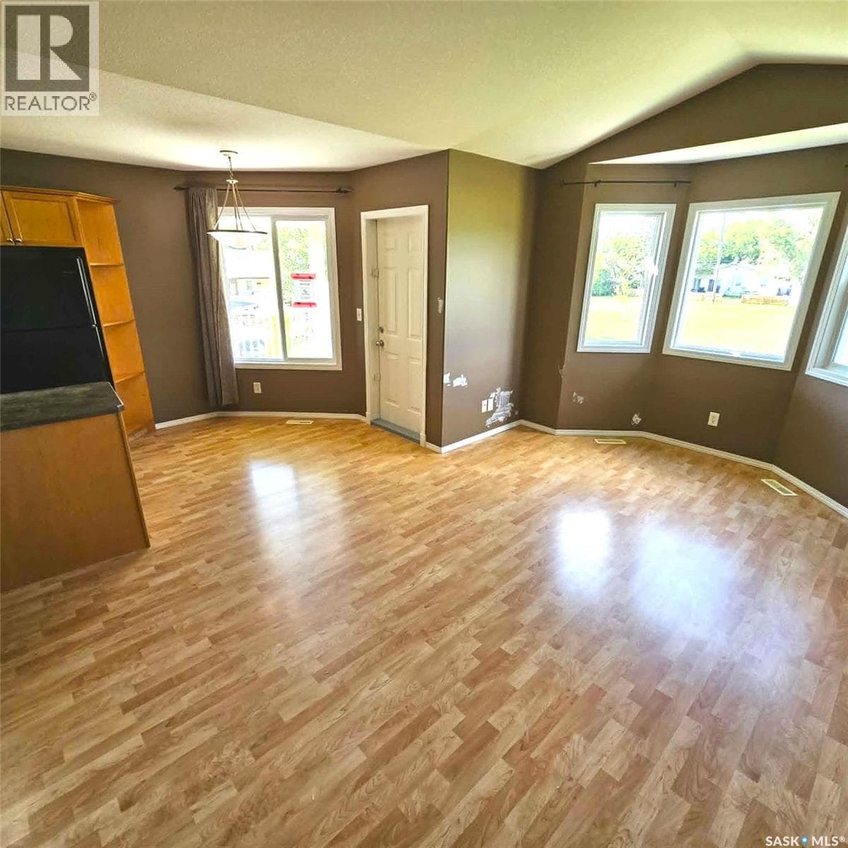 1075 Birchwood PLACE — photo 4