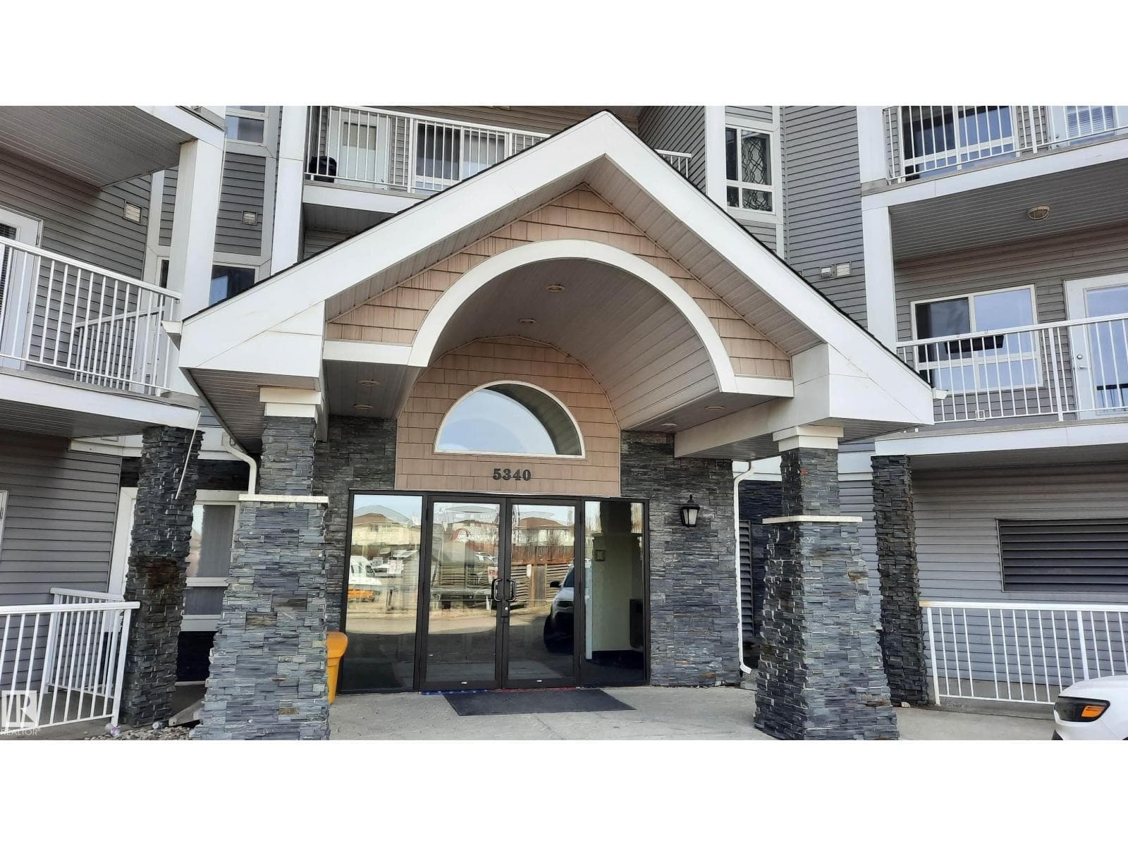 #423 5340 199 ST NW