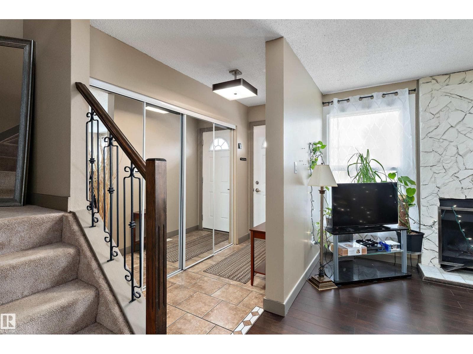 1128 KNOTTWOOD RD E NW — photo 3