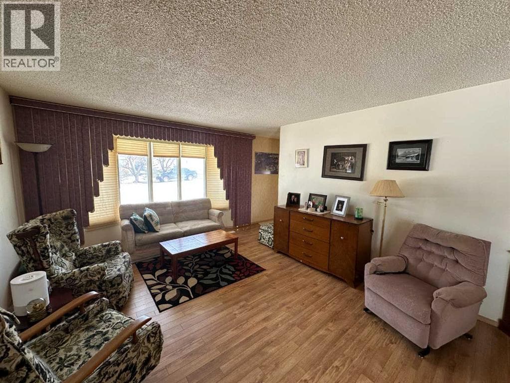 21 1 Avenue W — photo 3
