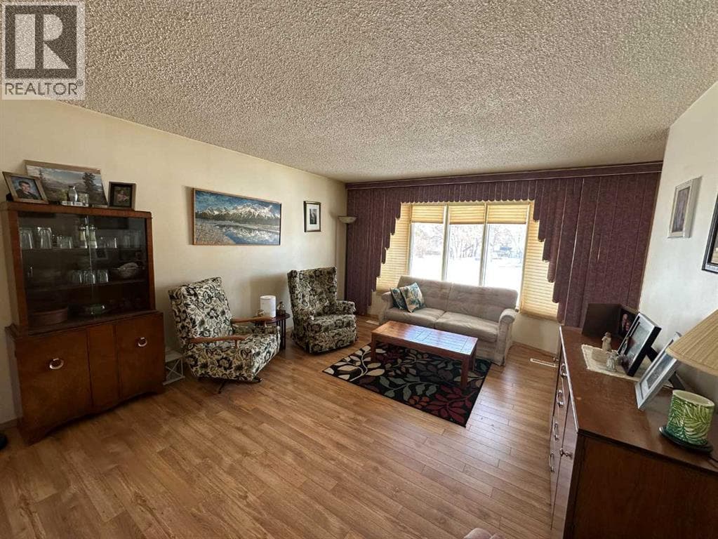 21 1 Avenue W — photo 4