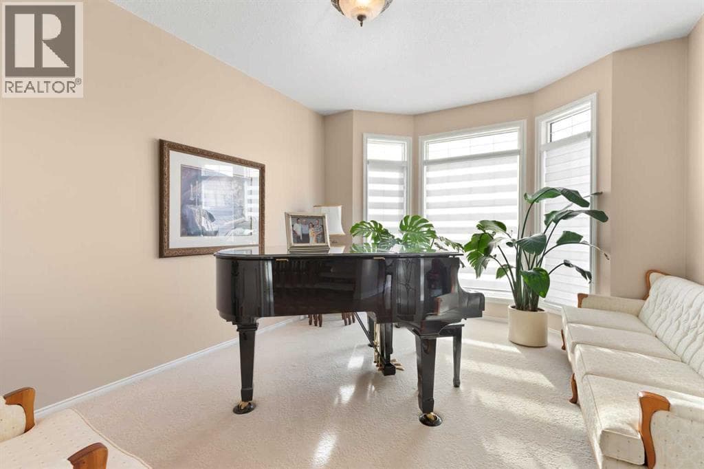 22 Turner Crescent SE — photo 4