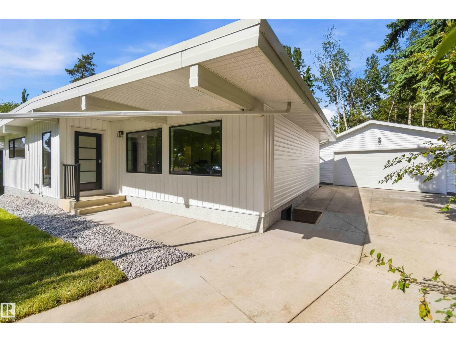 19 GREENBRIER CR — photo 2