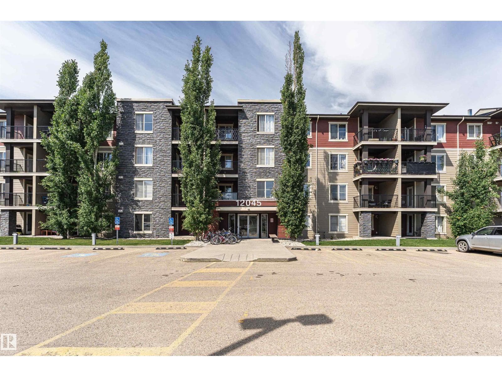 #404 12045 22 AV SW