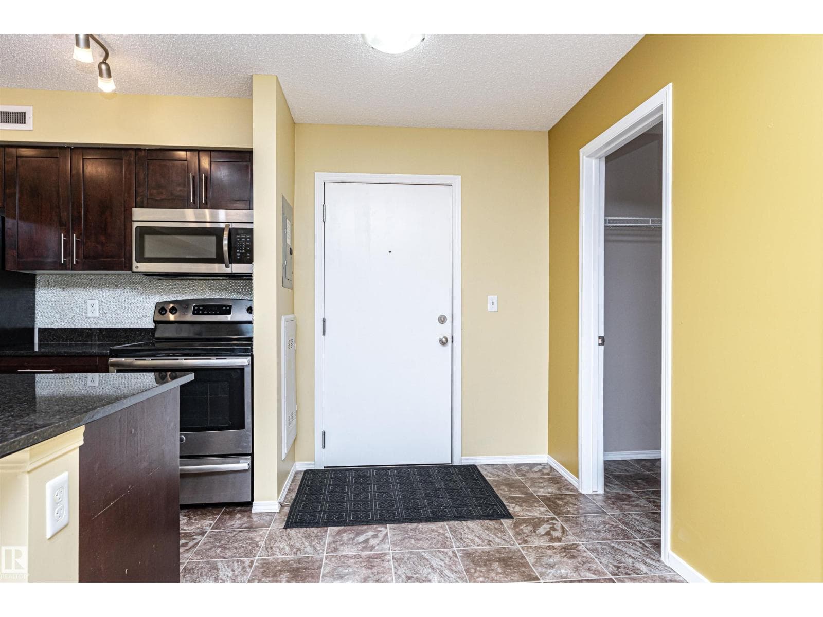 #404 12045 22 AV SW — photo 5