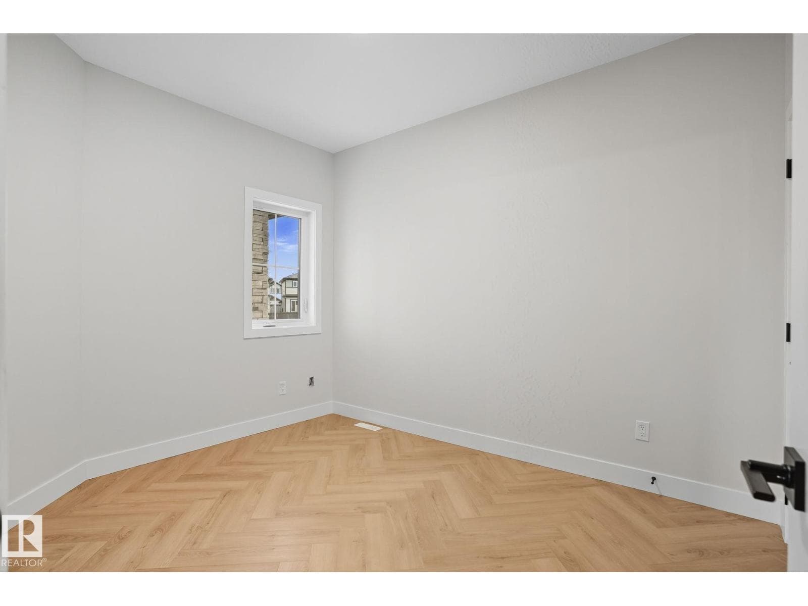 18135 87 ST NW — photo 3