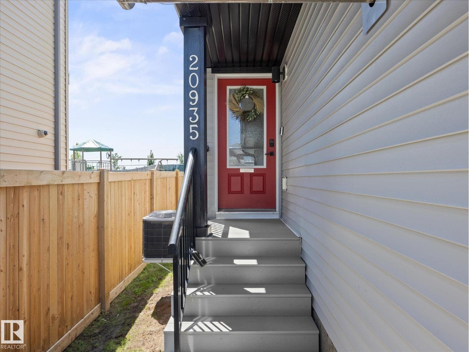 20935 95 AV NW — photo 3
