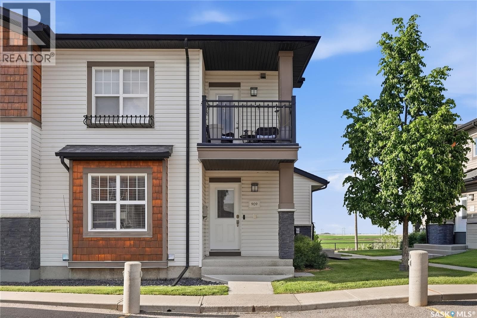 909 1015 Patrick CRESCENT