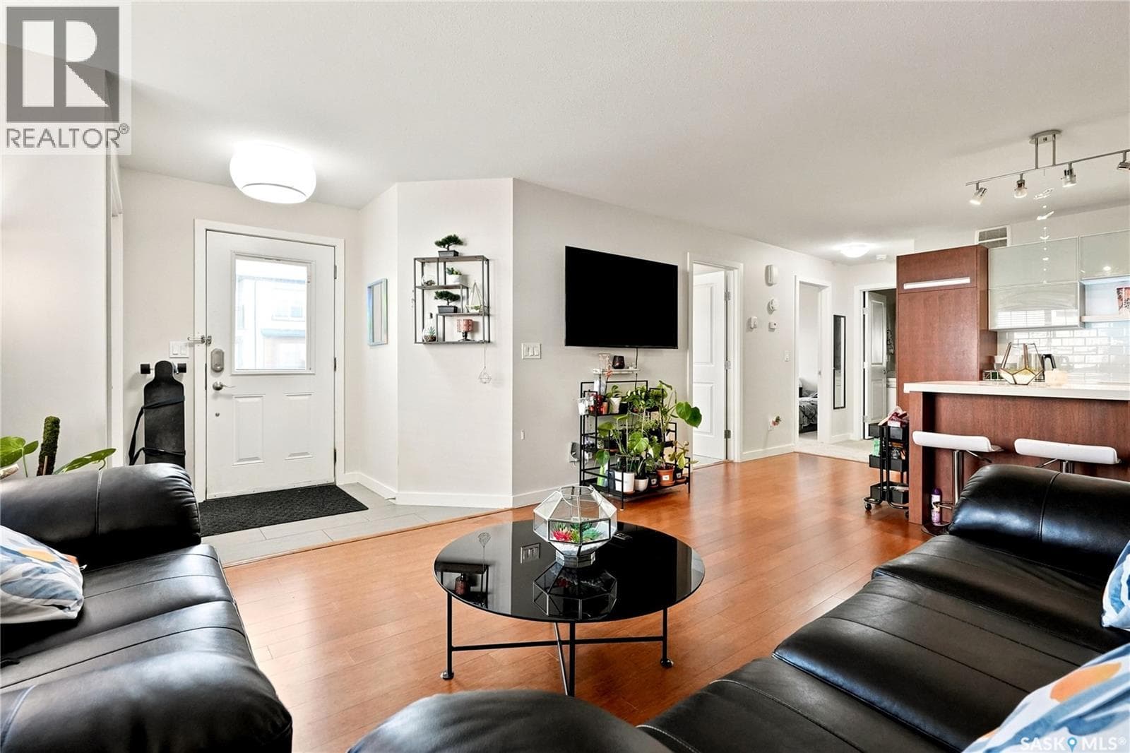 909 1015 Patrick CRESCENT — photo 3