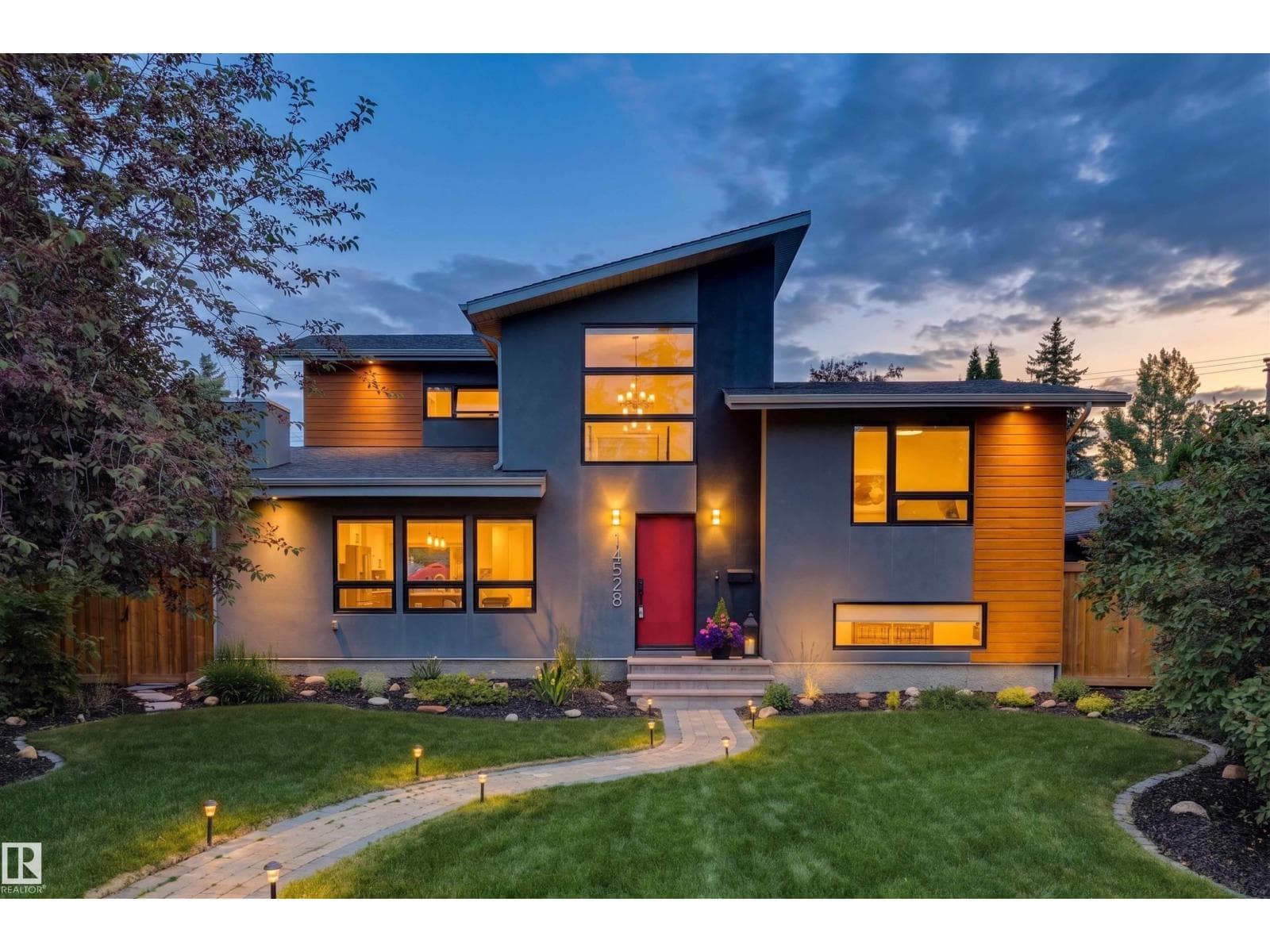 14528 85 AV NW