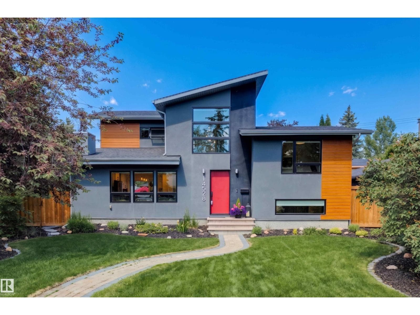 14528 85 AV NW — photo 2