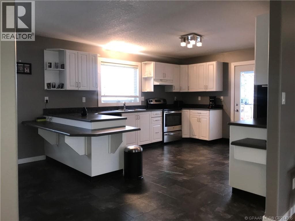 908 4 Avenue — photo 3