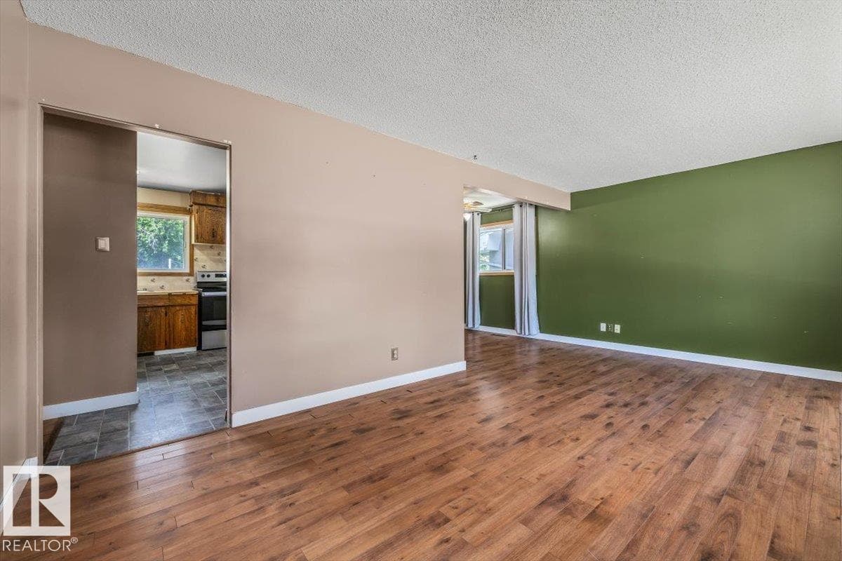 10544 53 AV NW — photo 2