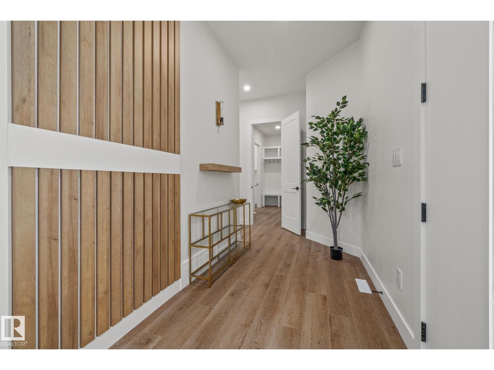 132 EDGEWATER CI — photo 4