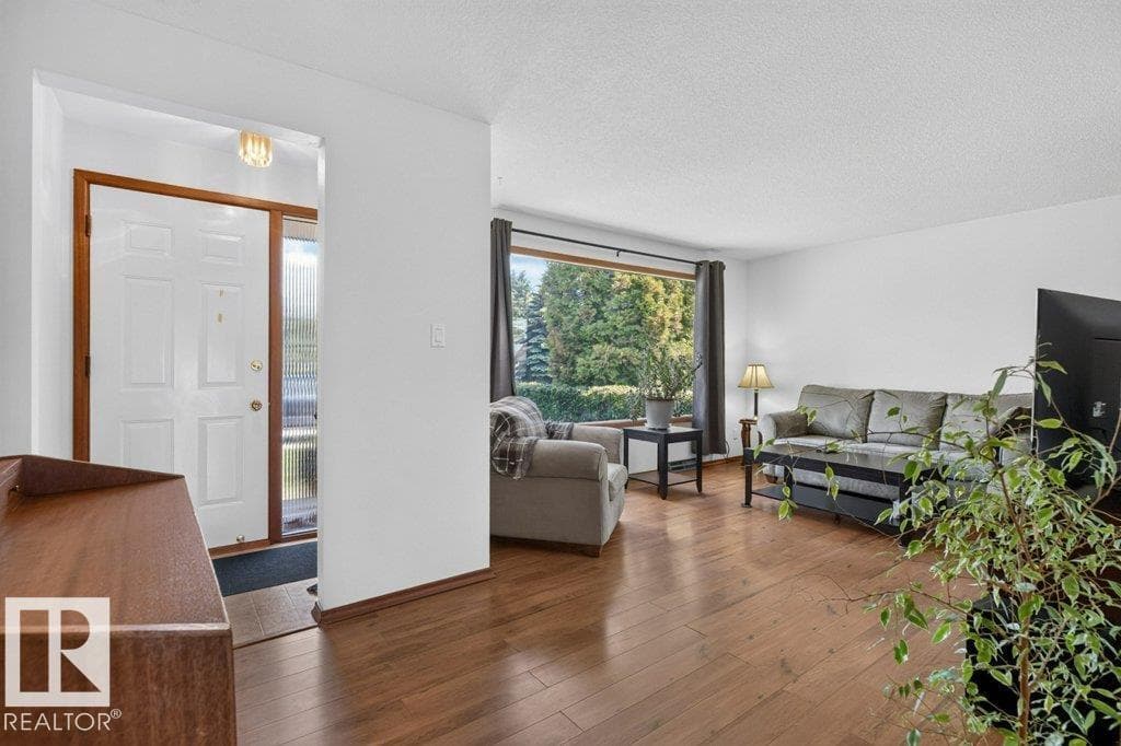 8424 70 ST NW — photo 5