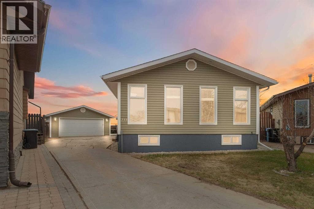233 GLADSTONE Bay