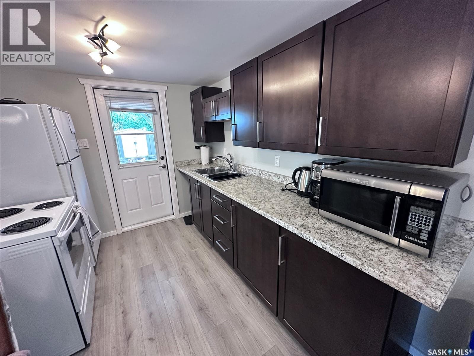 921 Joseph CRESCENT — photo 3