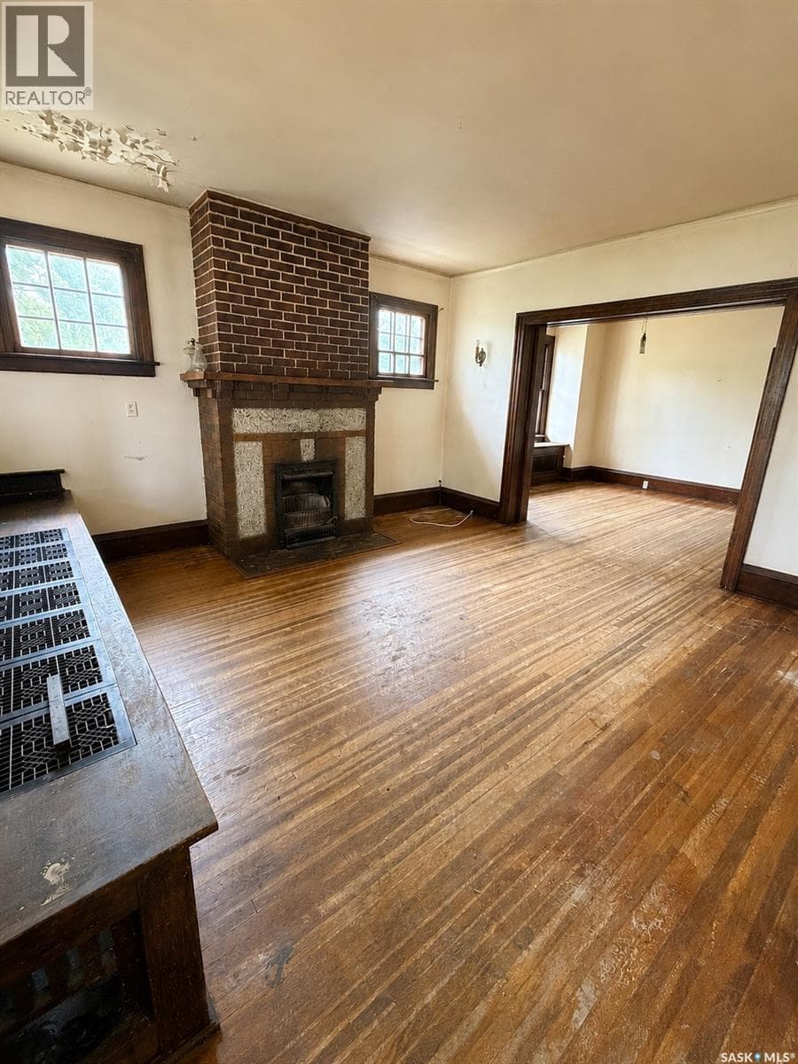 122 Farm AVENUE — photo 4