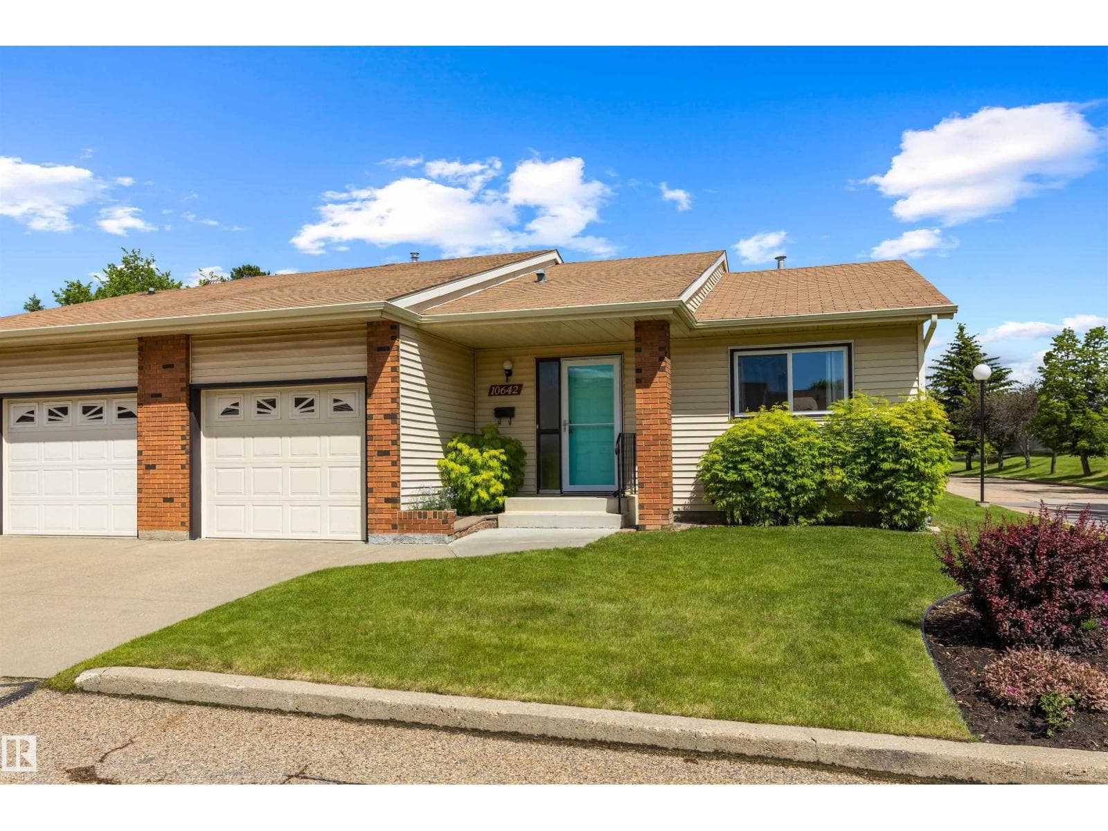 10642 153 AV NW