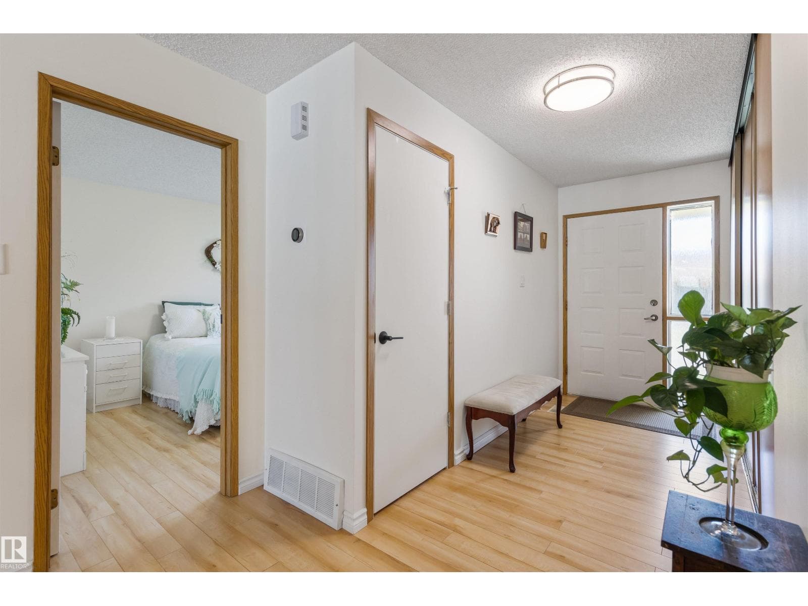 10642 153 AV NW — photo 3