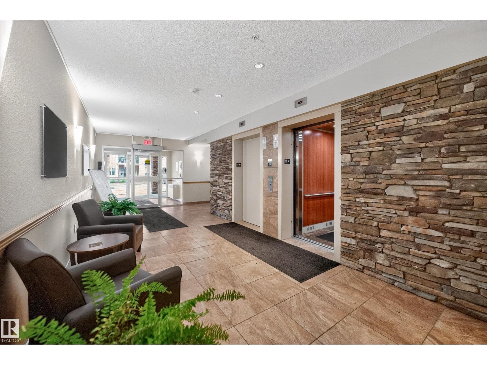 #215 2045 GRANTHAM CT NW — photo 4
