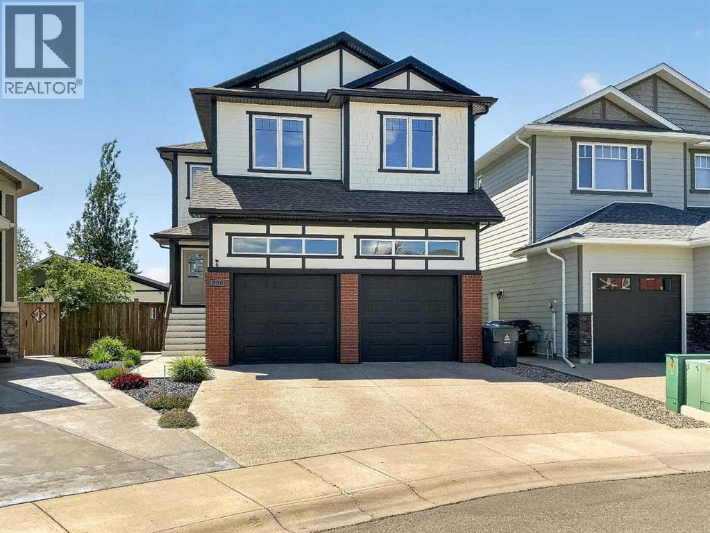 556 Sixmile Crescent S — photo 2
