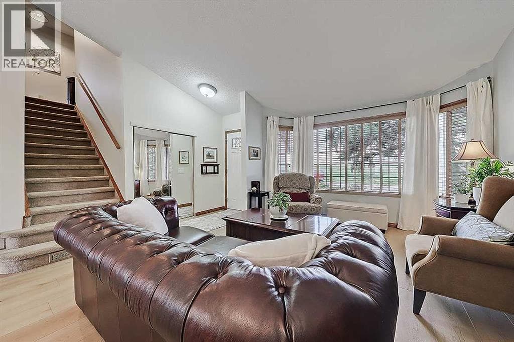42 Sundown Close SE — photo 3