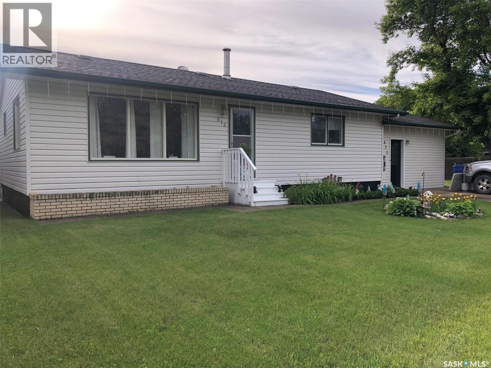 615 Mary STREET — photo 2