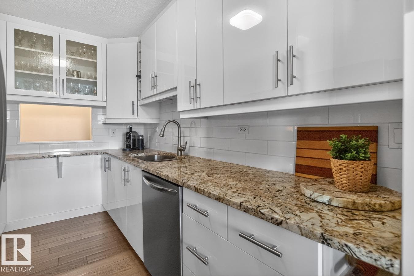 #602 12303 JASPER AV NW — photo 2
