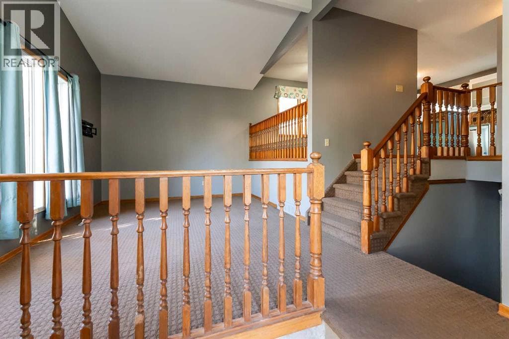 897 Red Crow Boulevard W — photo 2