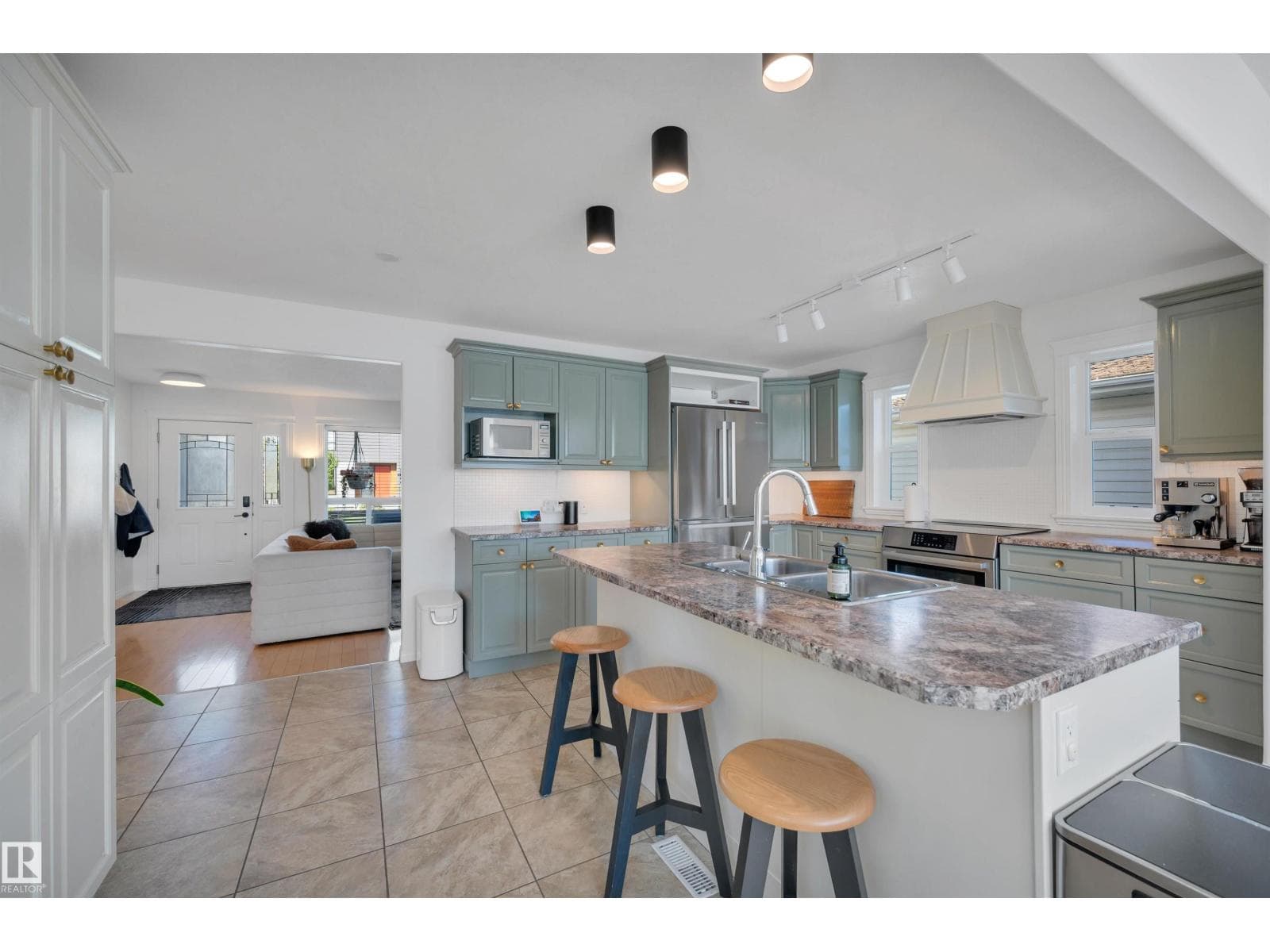 9015 148 ST NW — photo 4