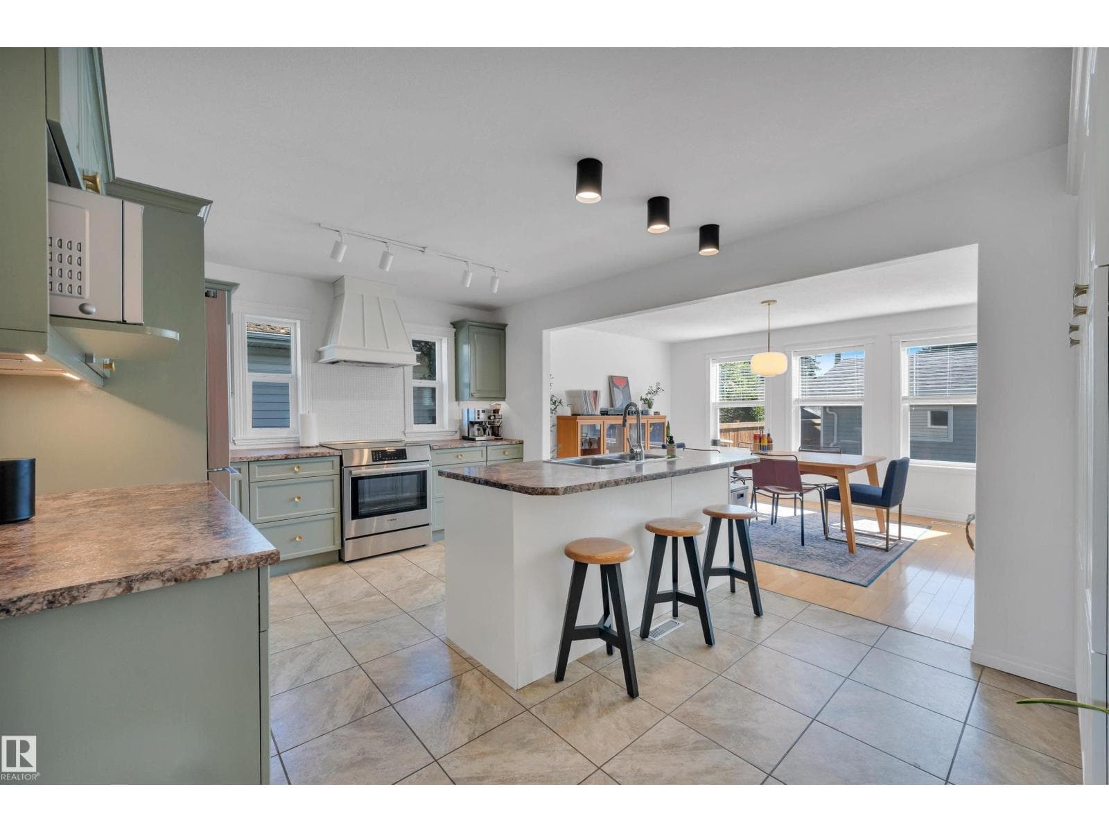 9015 148 ST NW — photo 3
