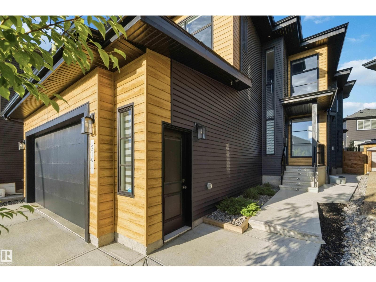 219 37 ST SW — photo 2
