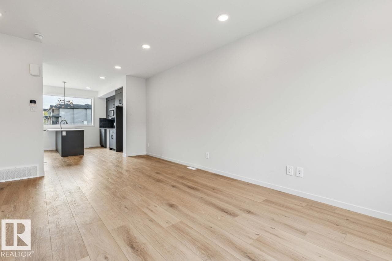 8128 228 ST NW — photo 3