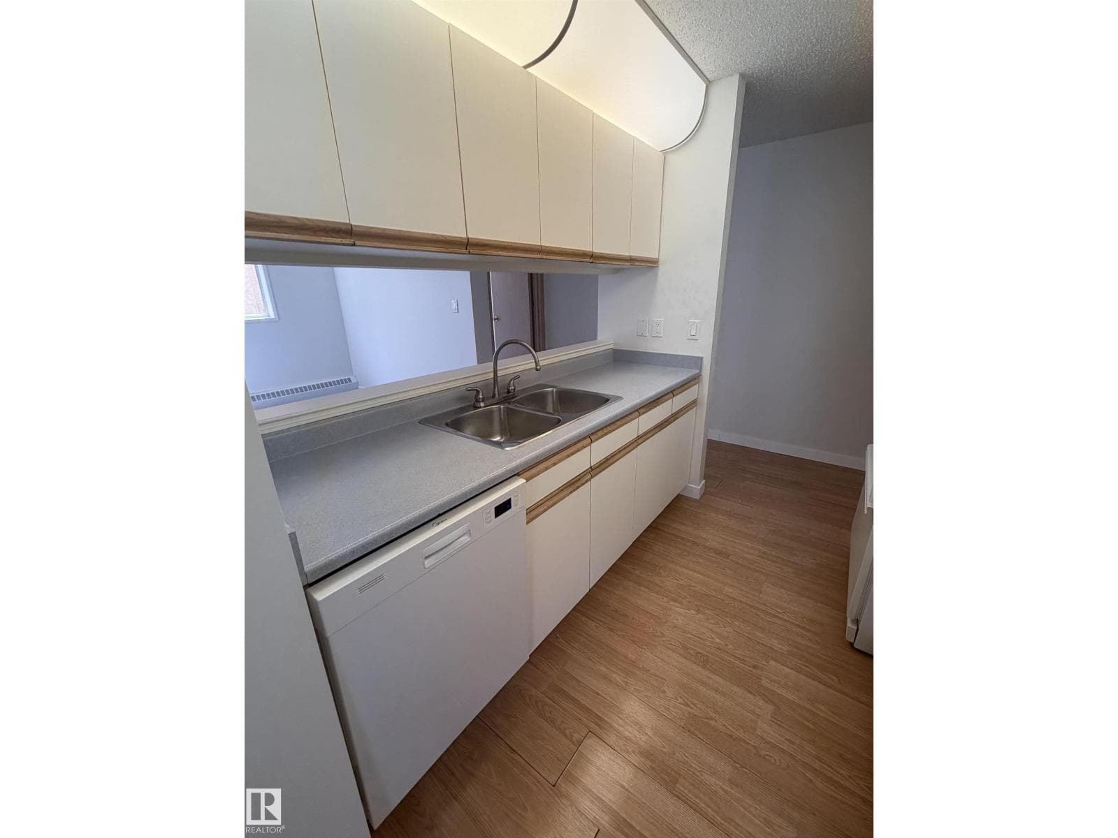 #213 17467 98A AV NW — photo 4