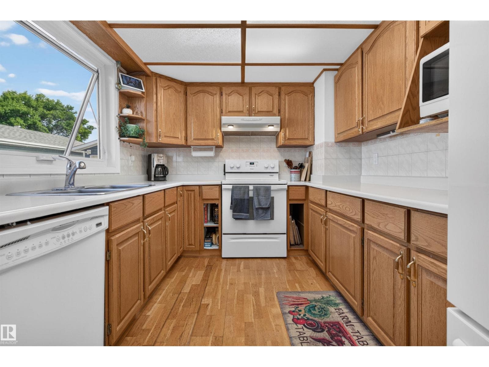 9417 98 AV — photo 4