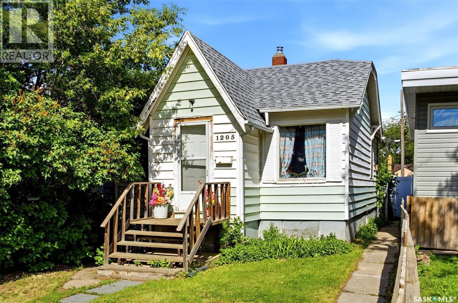 1205 McTavish STREET