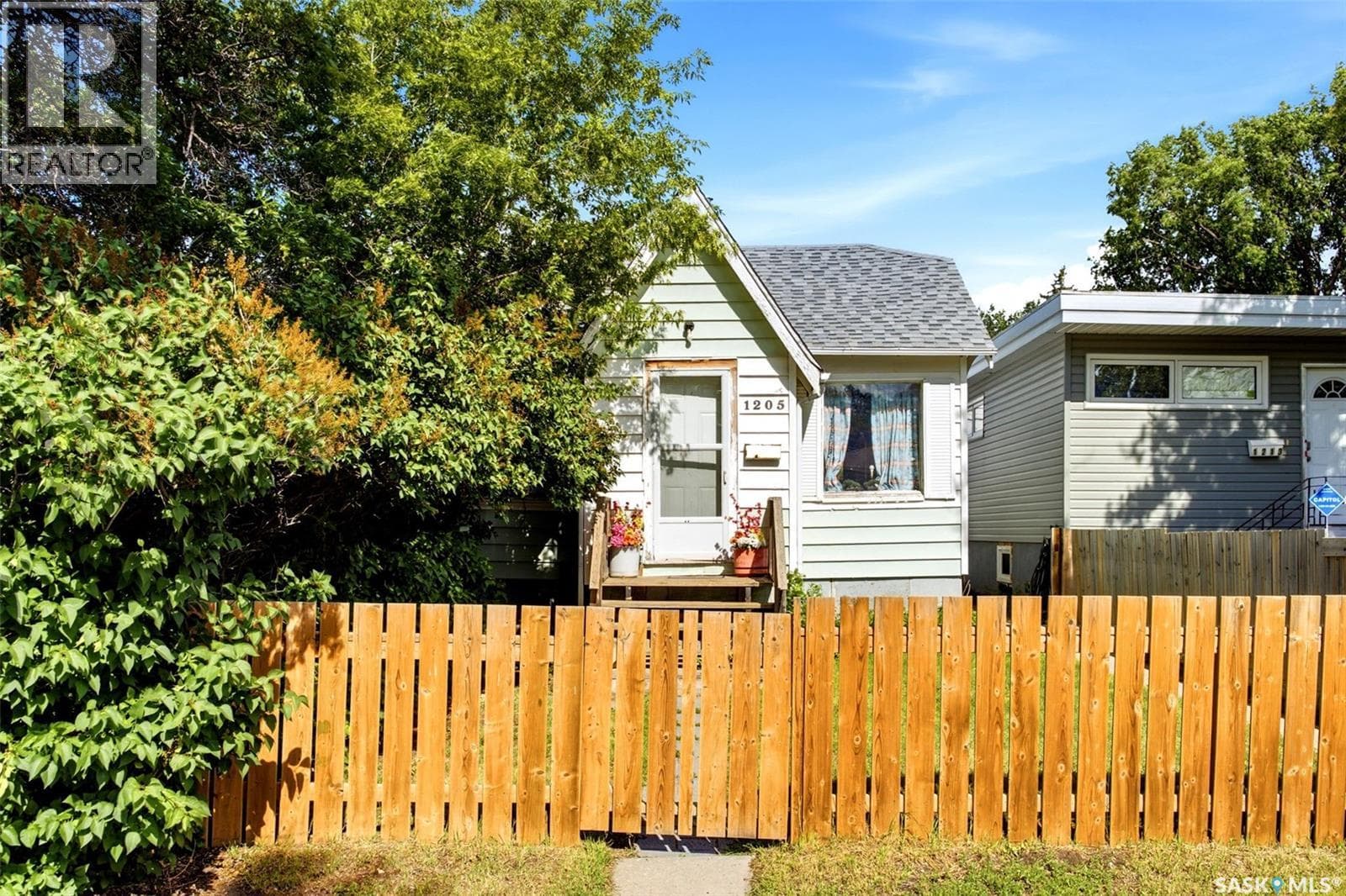 1205 McTavish STREET — photo 2