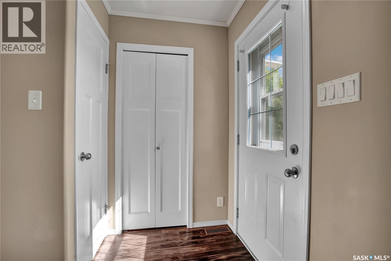 307 1022 Hampton CIRCLE — photo 3