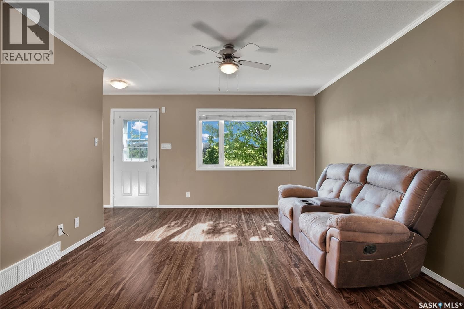 307 1022 Hampton CIRCLE — photo 4
