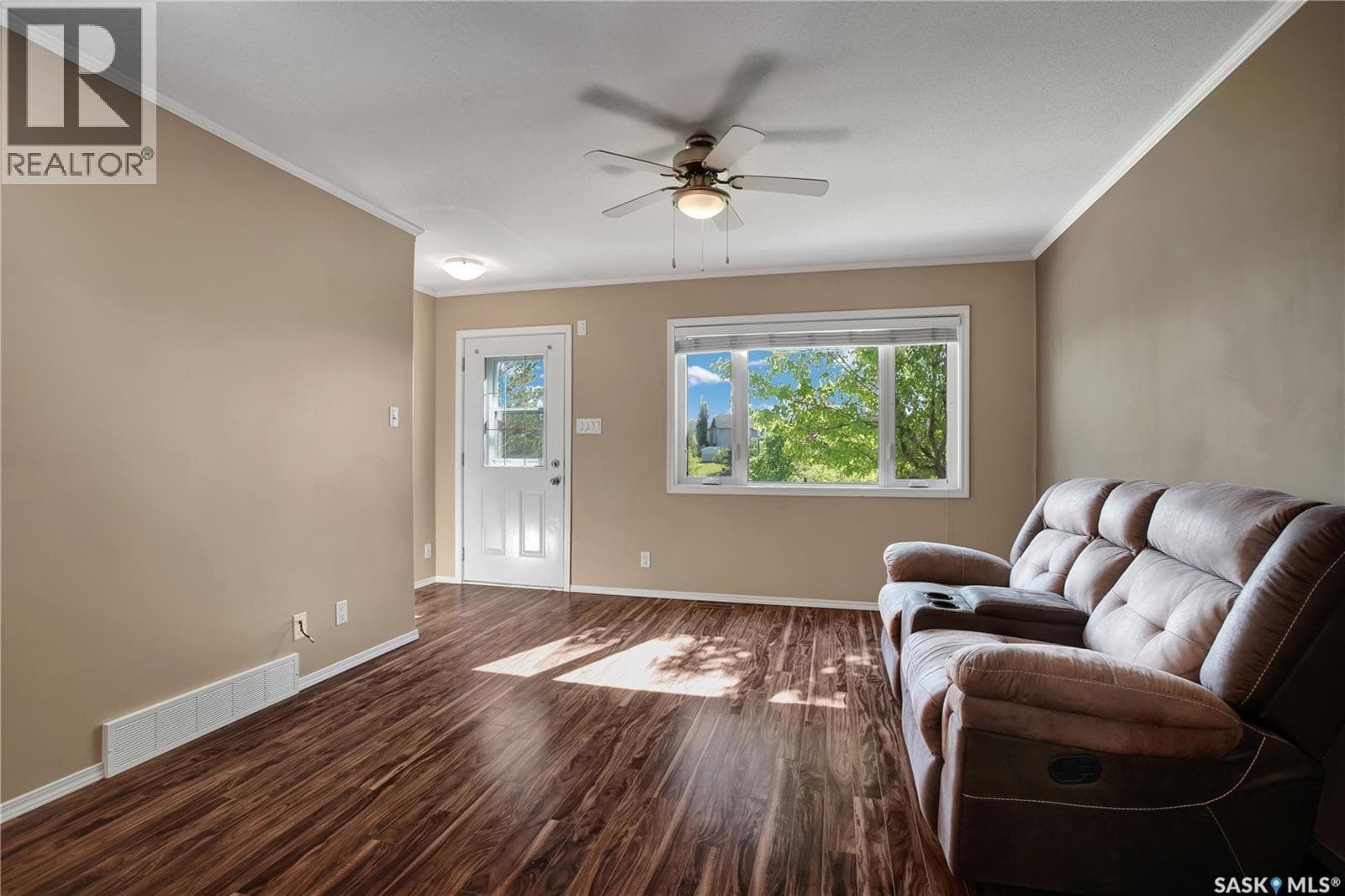 307 1022 Hampton CIRCLE — photo 5