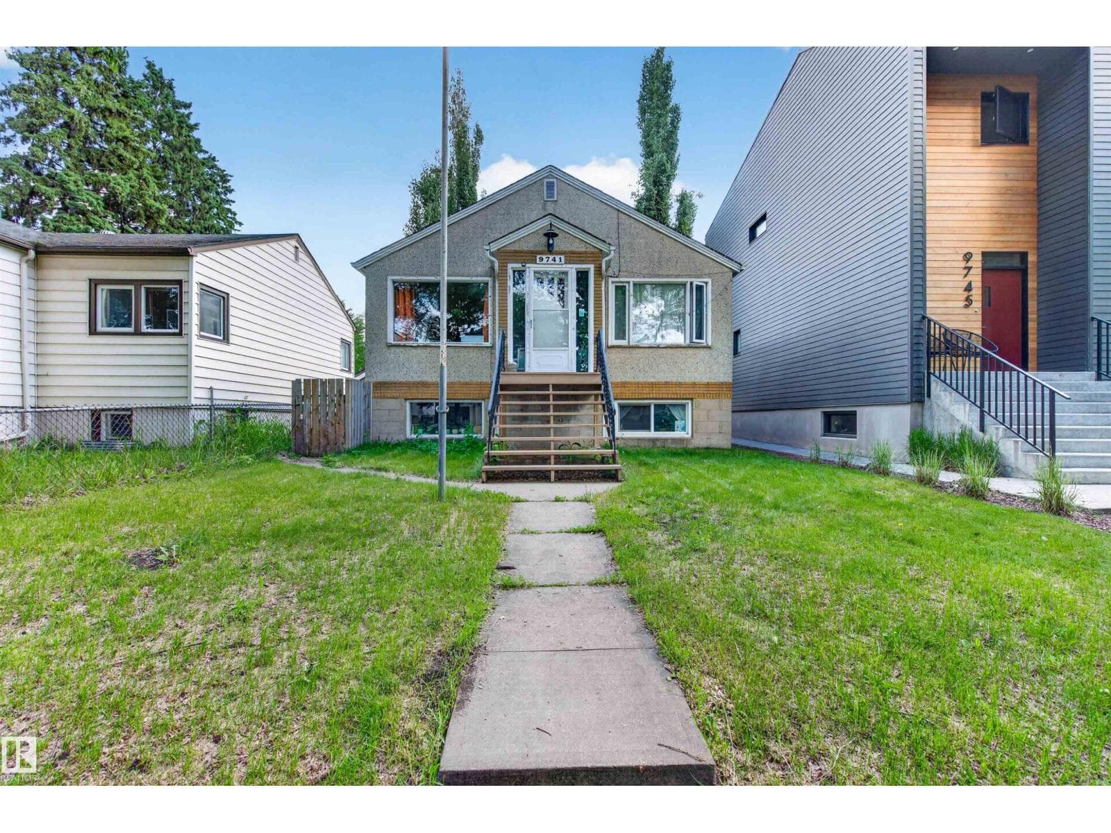 9741 72 AV NW