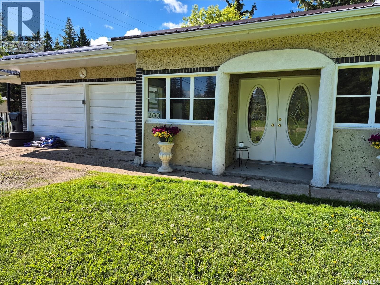 300 Dion AVENUE — photo 2
