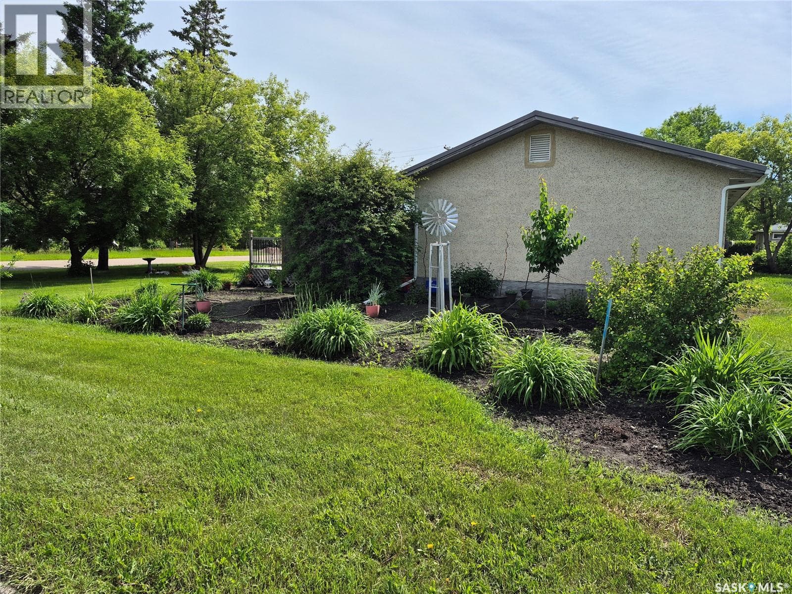 300 Dion AVENUE — photo 5