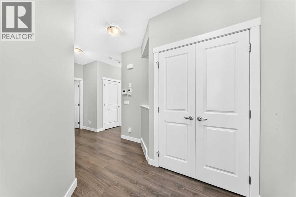 110 Crestbrook Way SW — photo 4