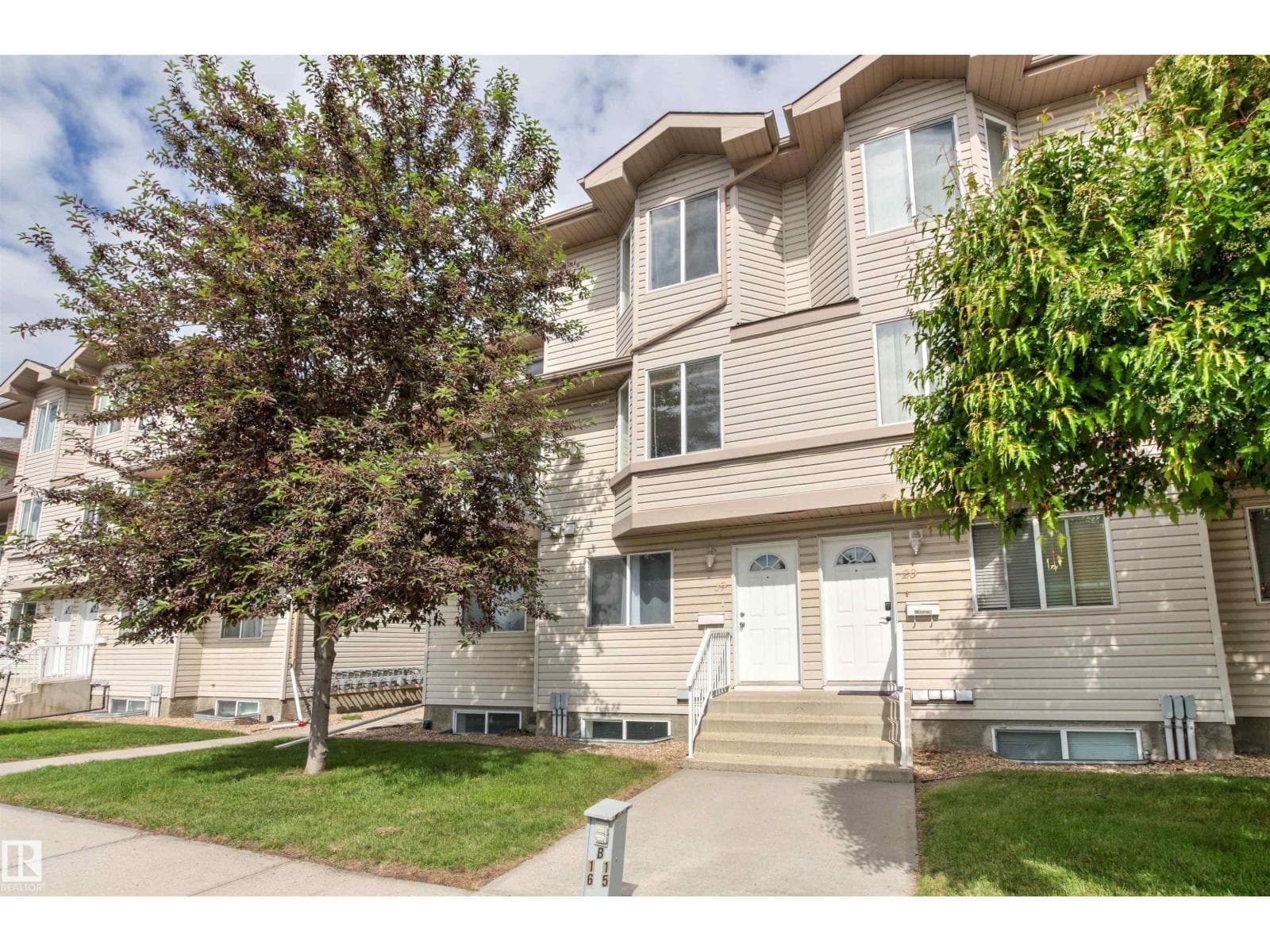 #19 2505 42 ST NW