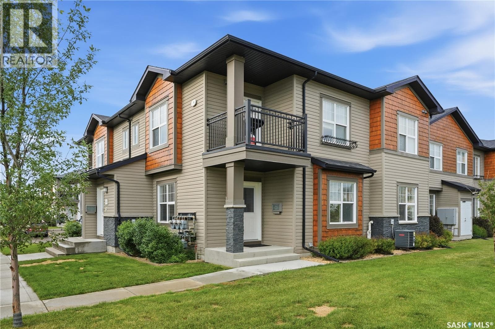 801 1015 Patrick CRESCENT