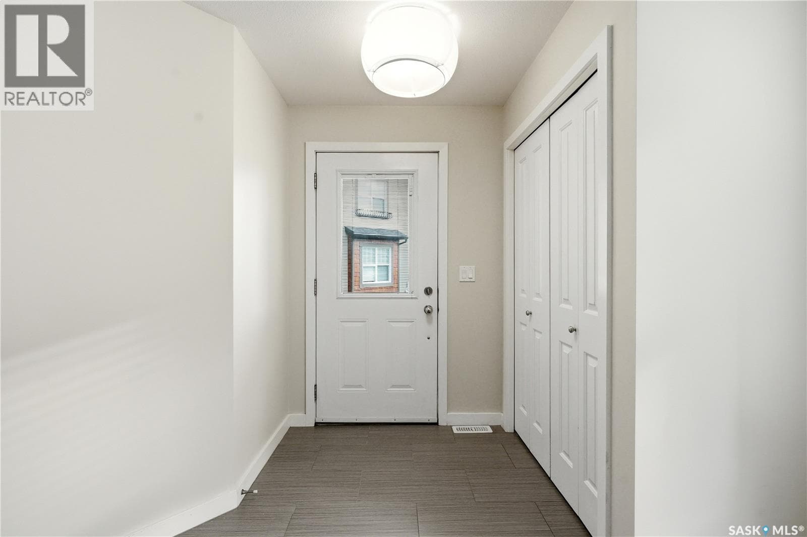 801 1015 Patrick CRESCENT — photo 4